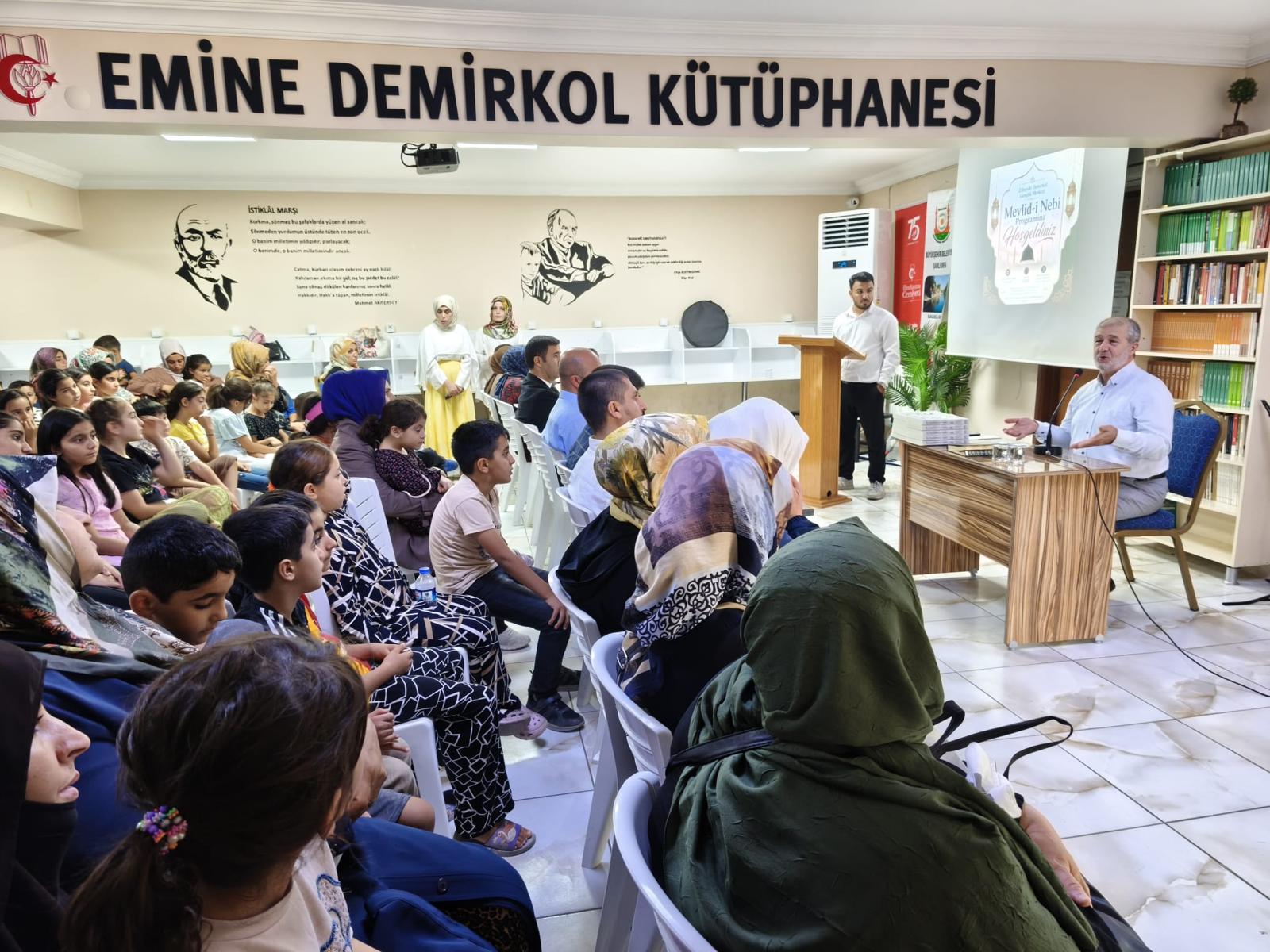 Dekanımız Mevlid-i Nebi Münasebetiyle Gençlerle Buluştu